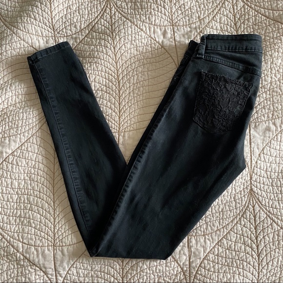 5/$35🍑 Lace Pocket Guess Jeans Brittney Skinny - Picture 1 of 8